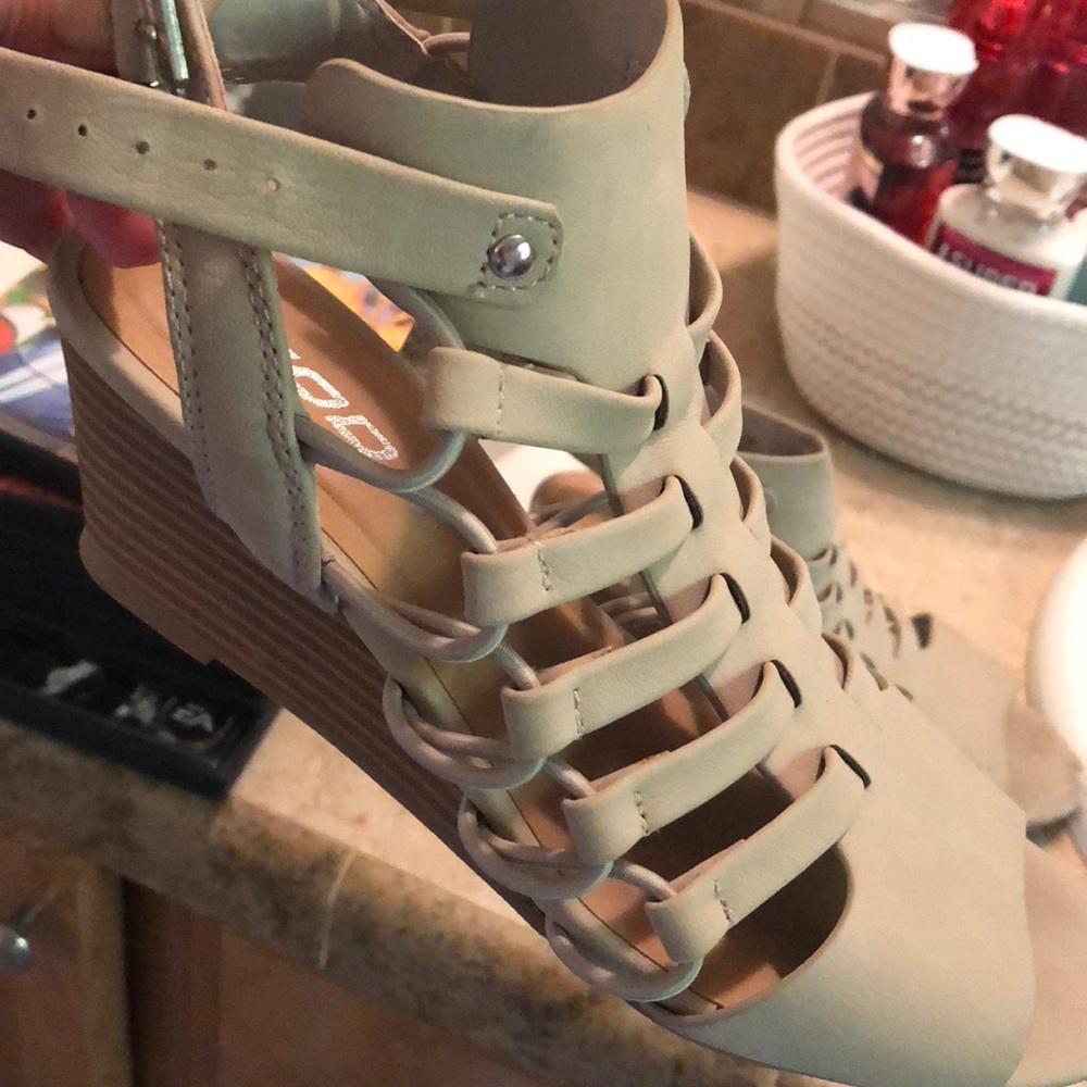 Girls size 4M open toe dress shoes